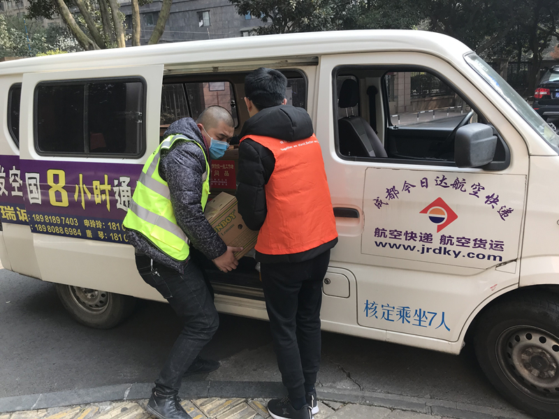所有货品我们都会轻拿轻放